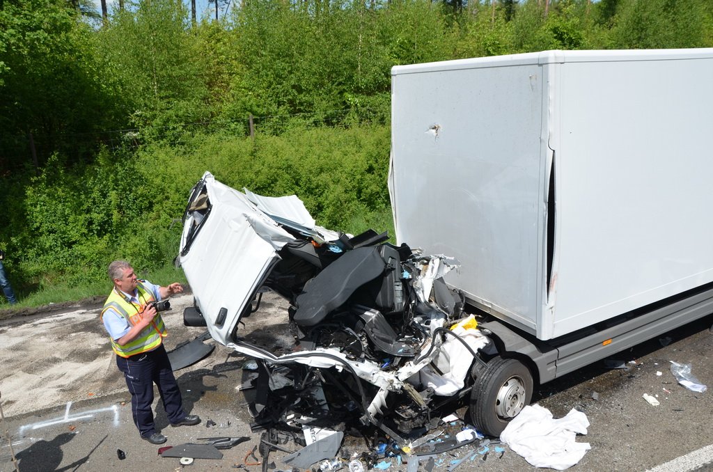 Schwerer VU A 1 Rich Saarbruecken kurz vor AK Leverkusen P8749.JPG - Miklos Laubert